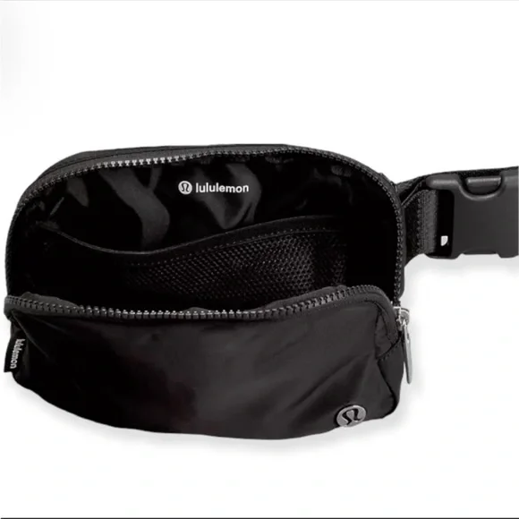 NWT lululemon everywhere belt bag wordmark - Picture 5 of 5